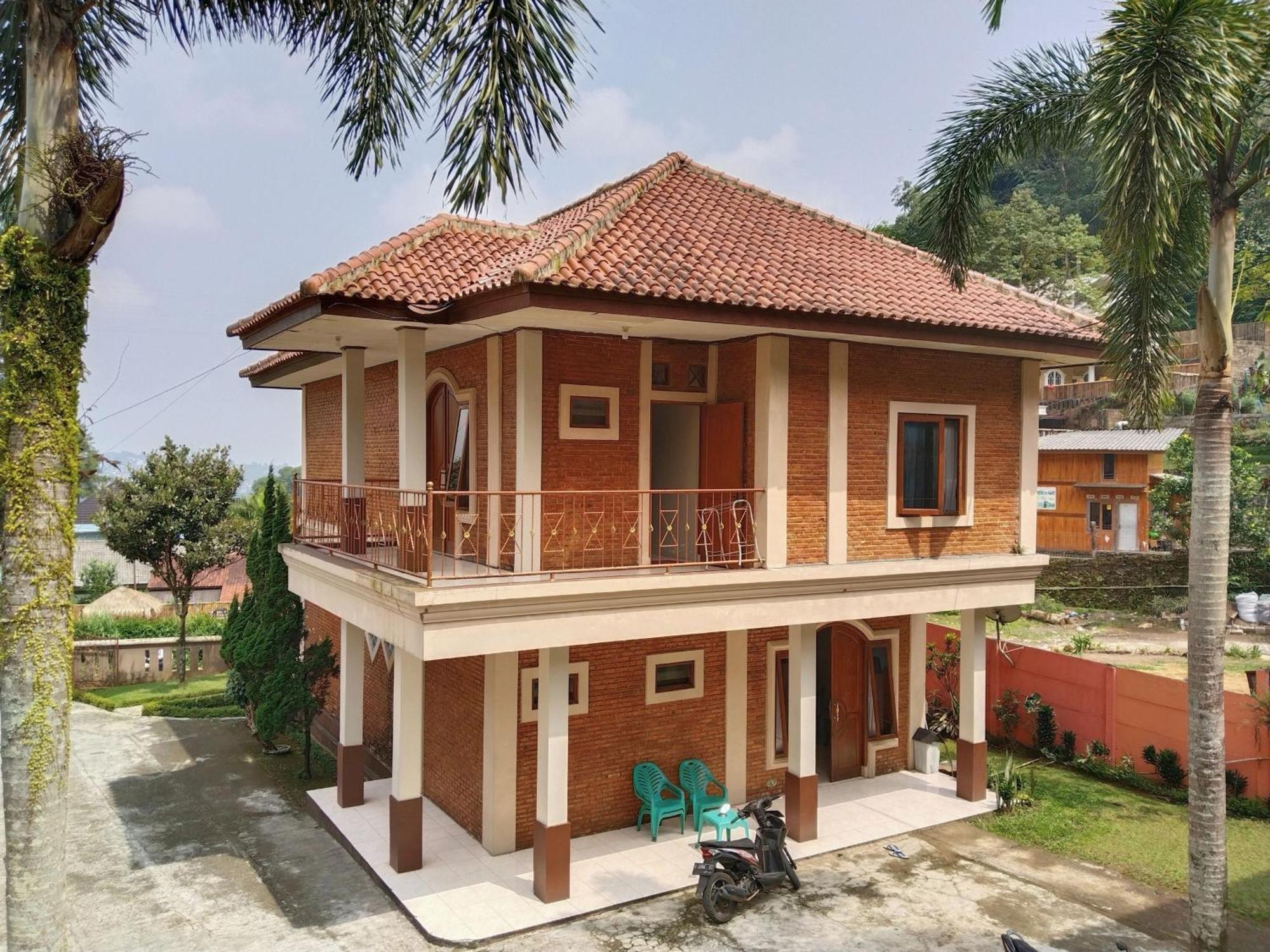 Villa Yustisia Curug 7 Cilember Cisarua Kültér fotó