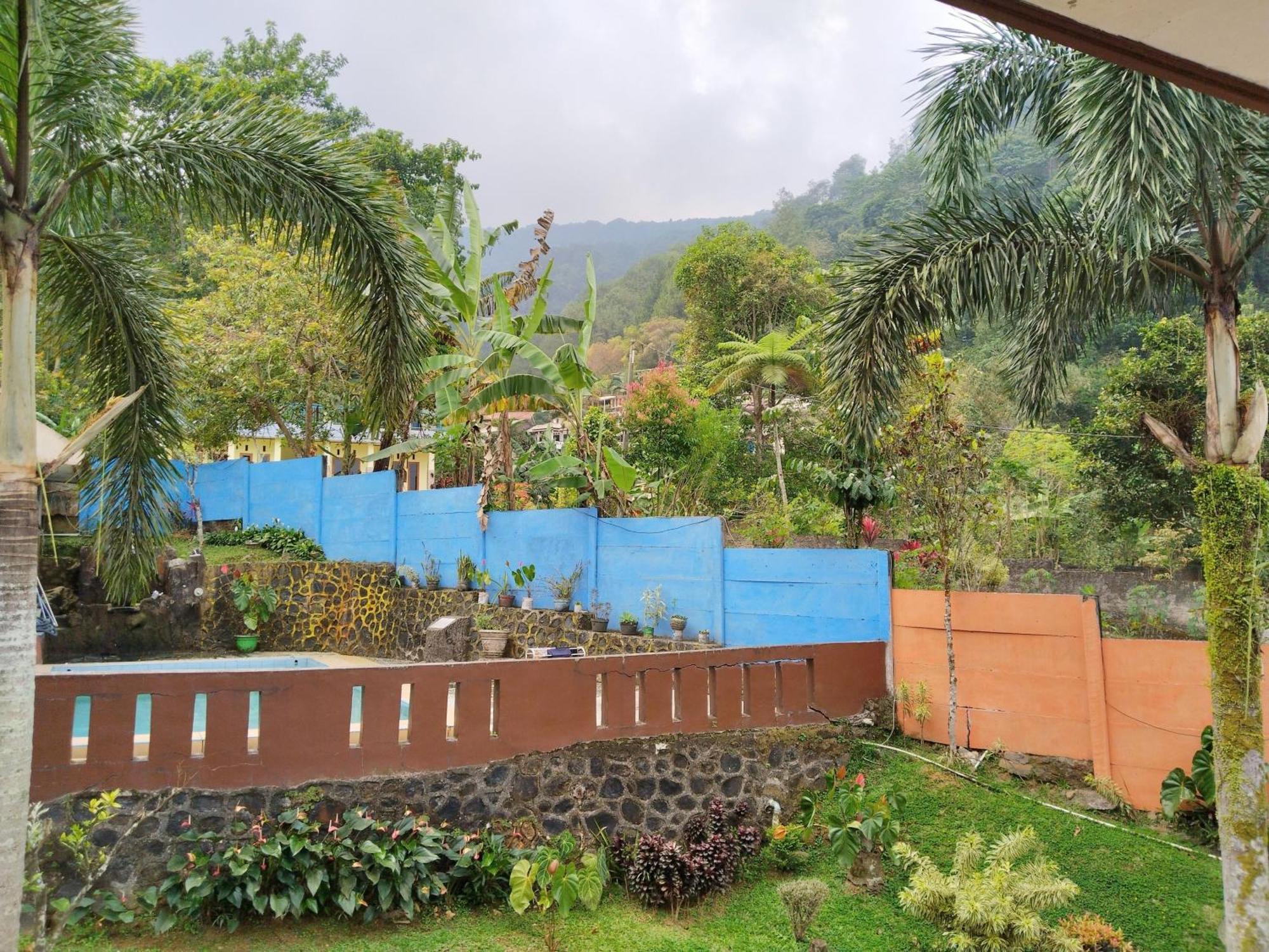 Villa Yustisia Curug 7 Cilember Cisarua Kültér fotó