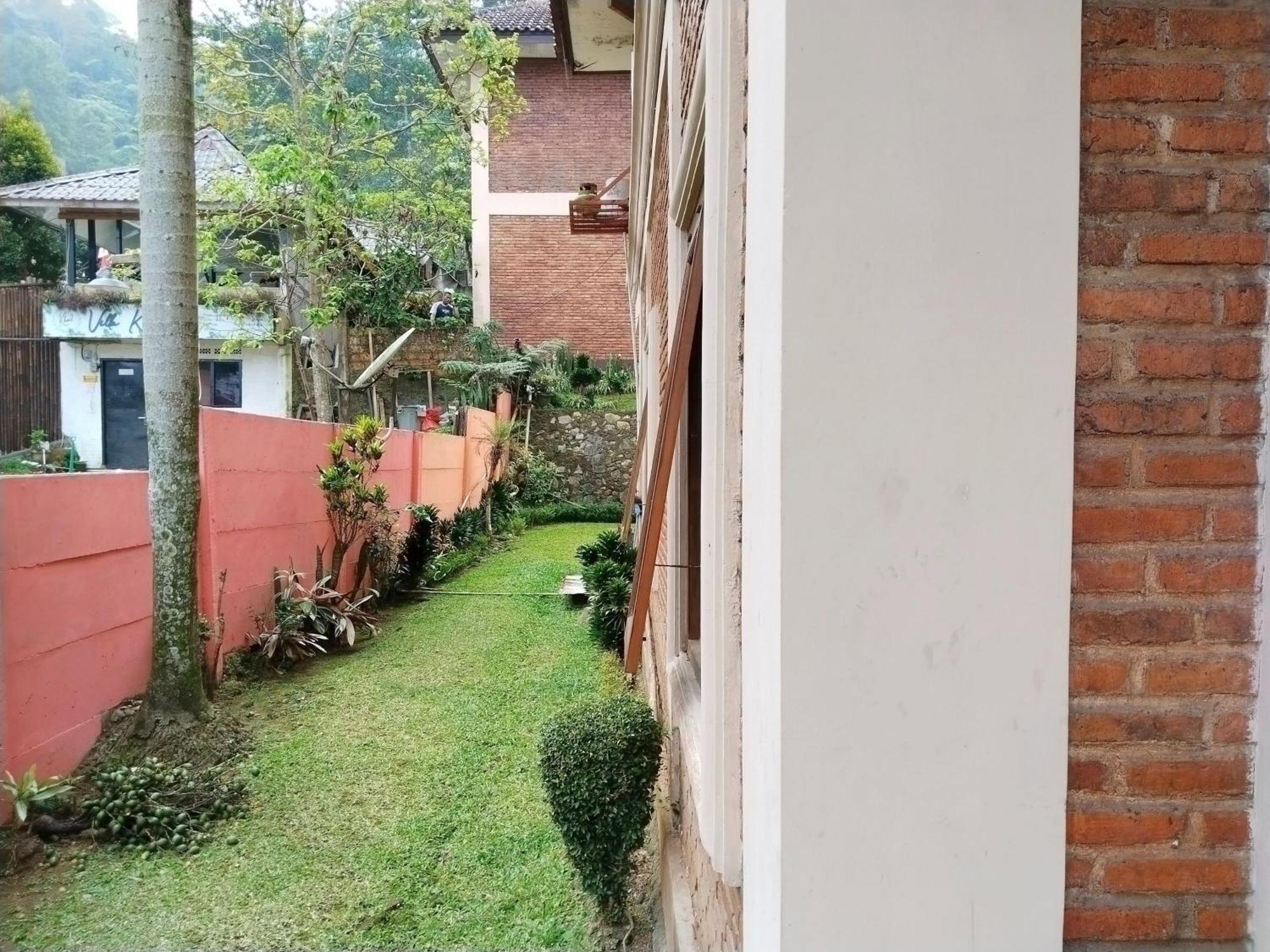 Villa Yustisia Curug 7 Cilember Cisarua Kültér fotó